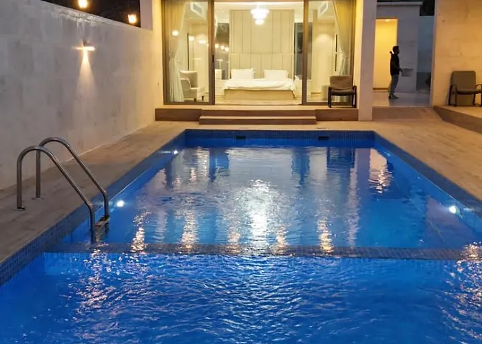 Jeema Lodge